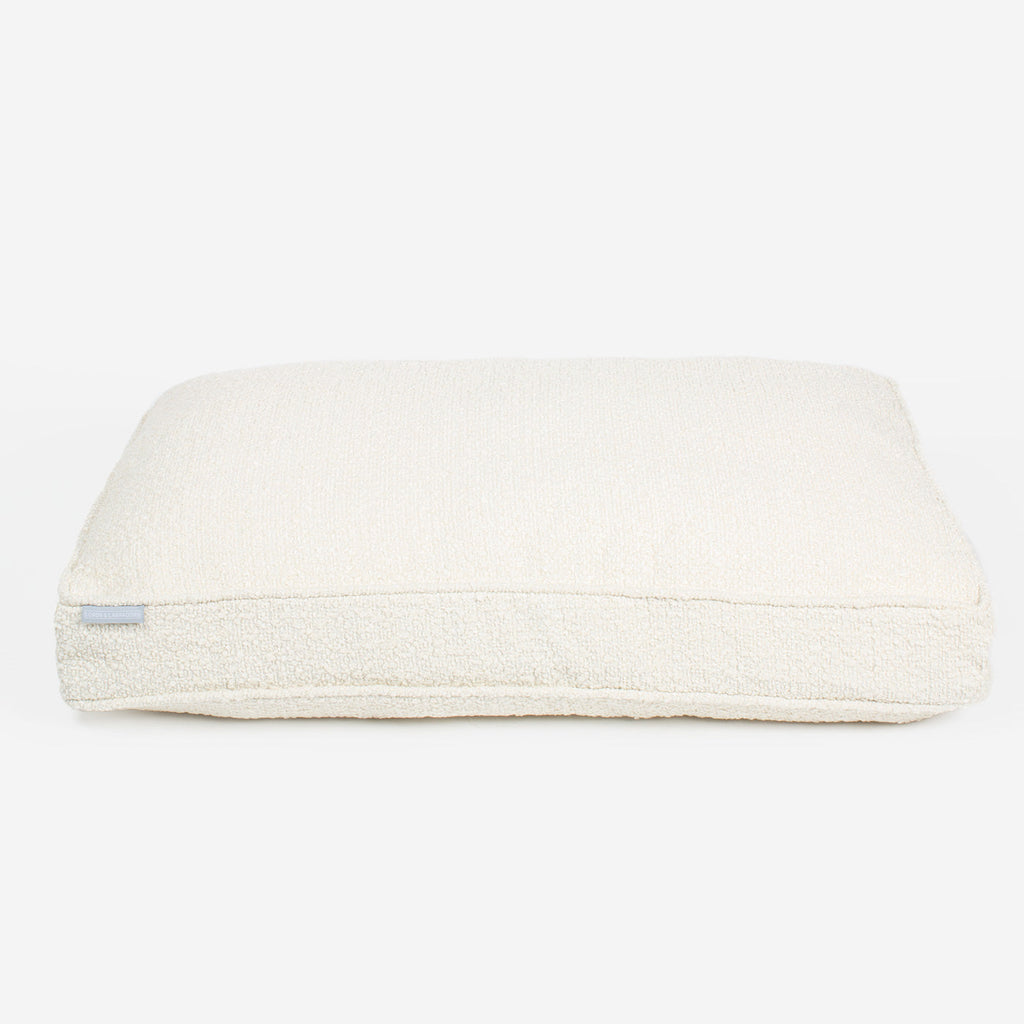 Coussin pour chien fait main en bouclé ivoire, lavable en machine, doublure résistante à l'eau